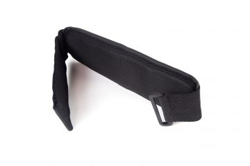 A black belt with a strap around it